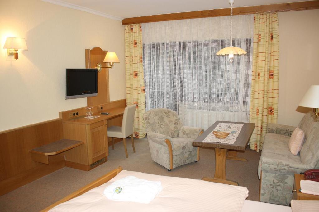 Wald-Hotel Heppe Dammbach Rum bild