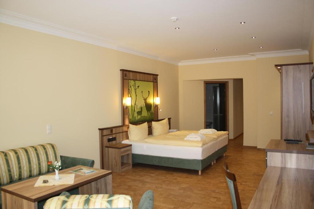 Wald-Hotel Heppe Dammbach Rum bild