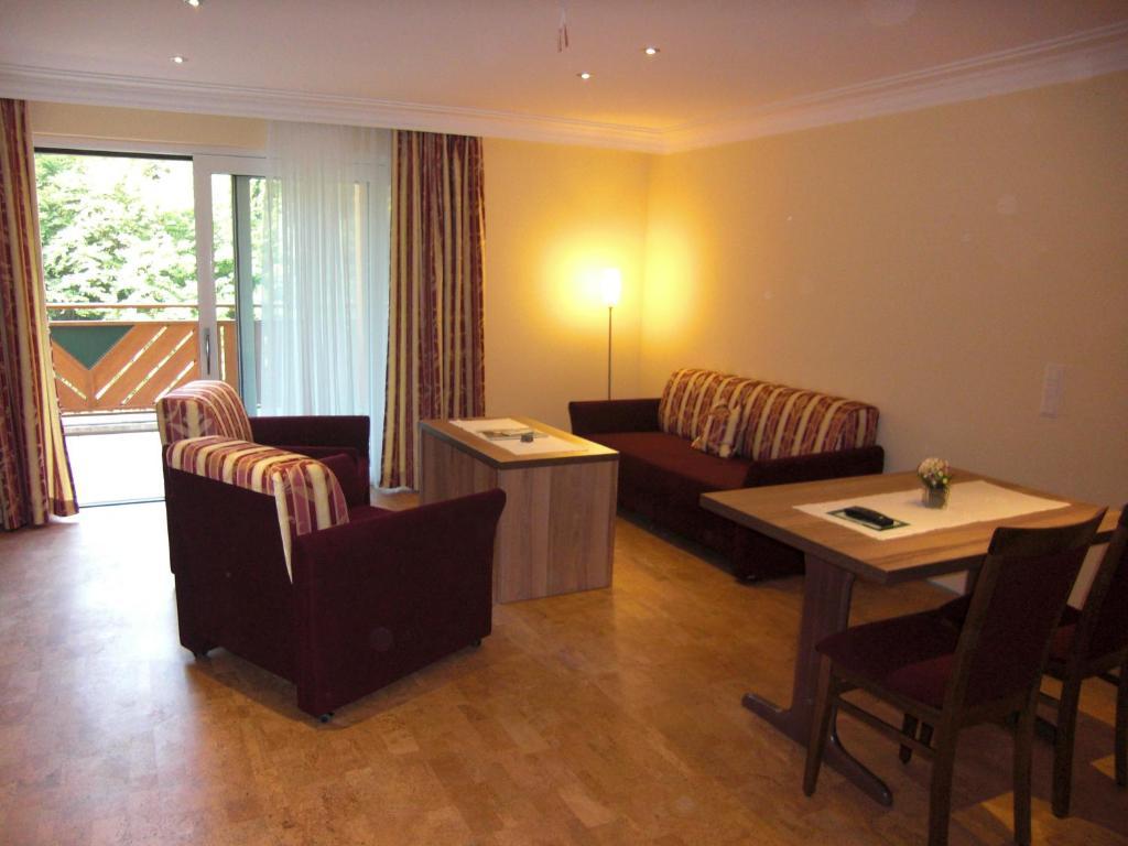 Wald-Hotel Heppe Dammbach Rum bild