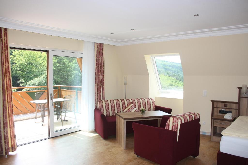 Wald-Hotel Heppe Dammbach Rum bild