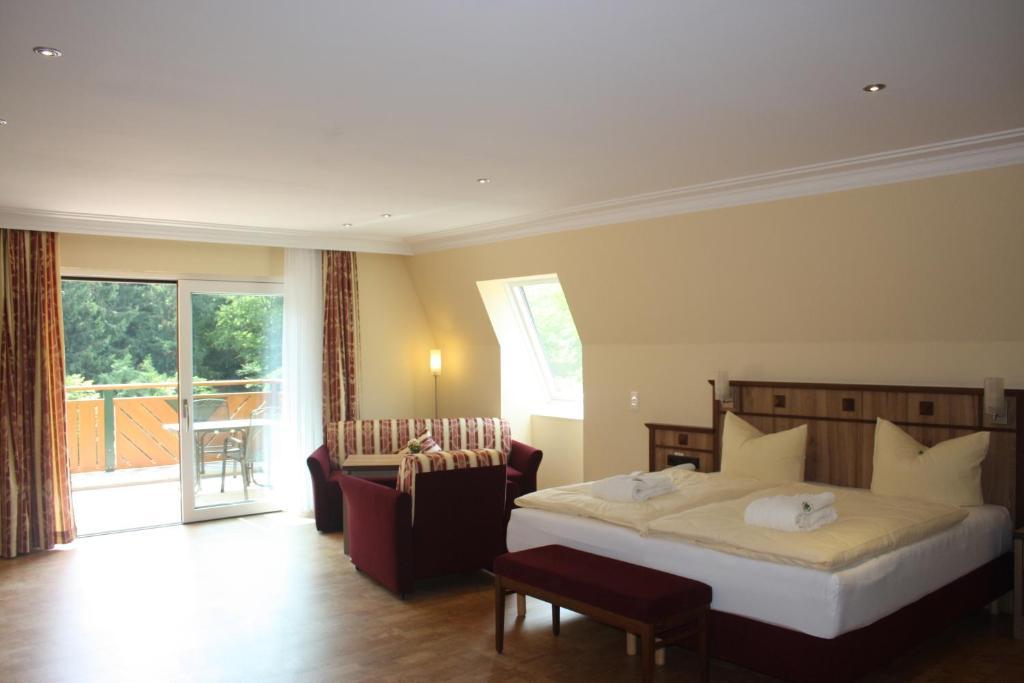 Wald-Hotel Heppe Dammbach Rum bild