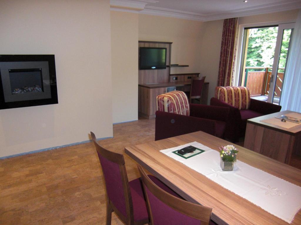 Wald-Hotel Heppe Dammbach Rum bild