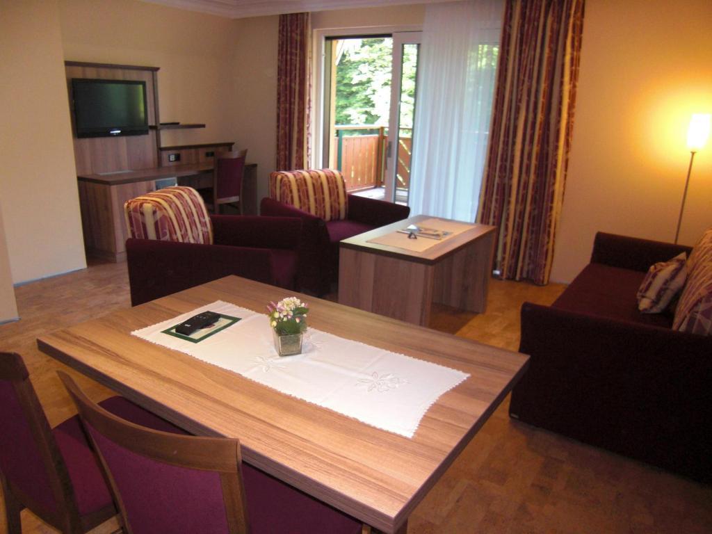 Wald-Hotel Heppe Dammbach Rum bild