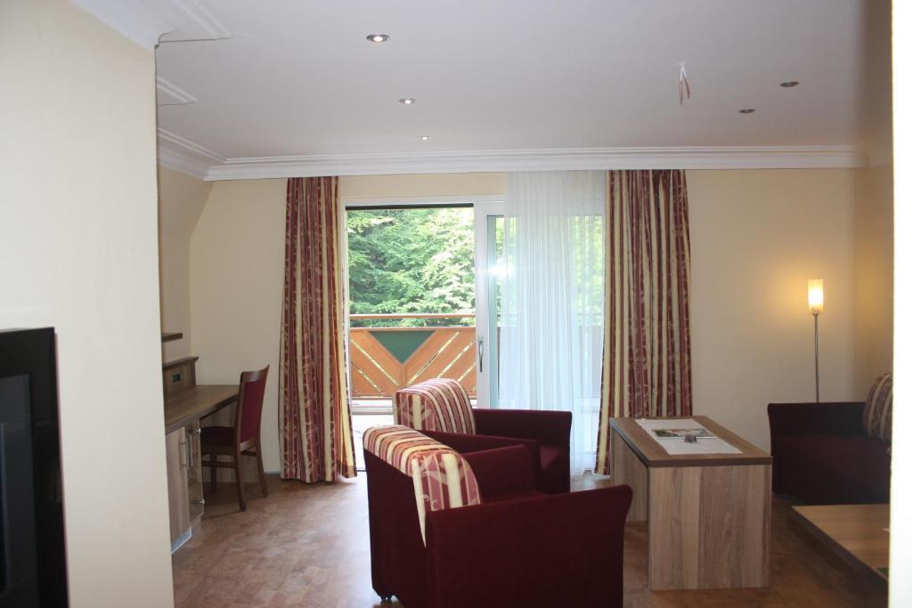 Wald-Hotel Heppe Dammbach Rum bild
