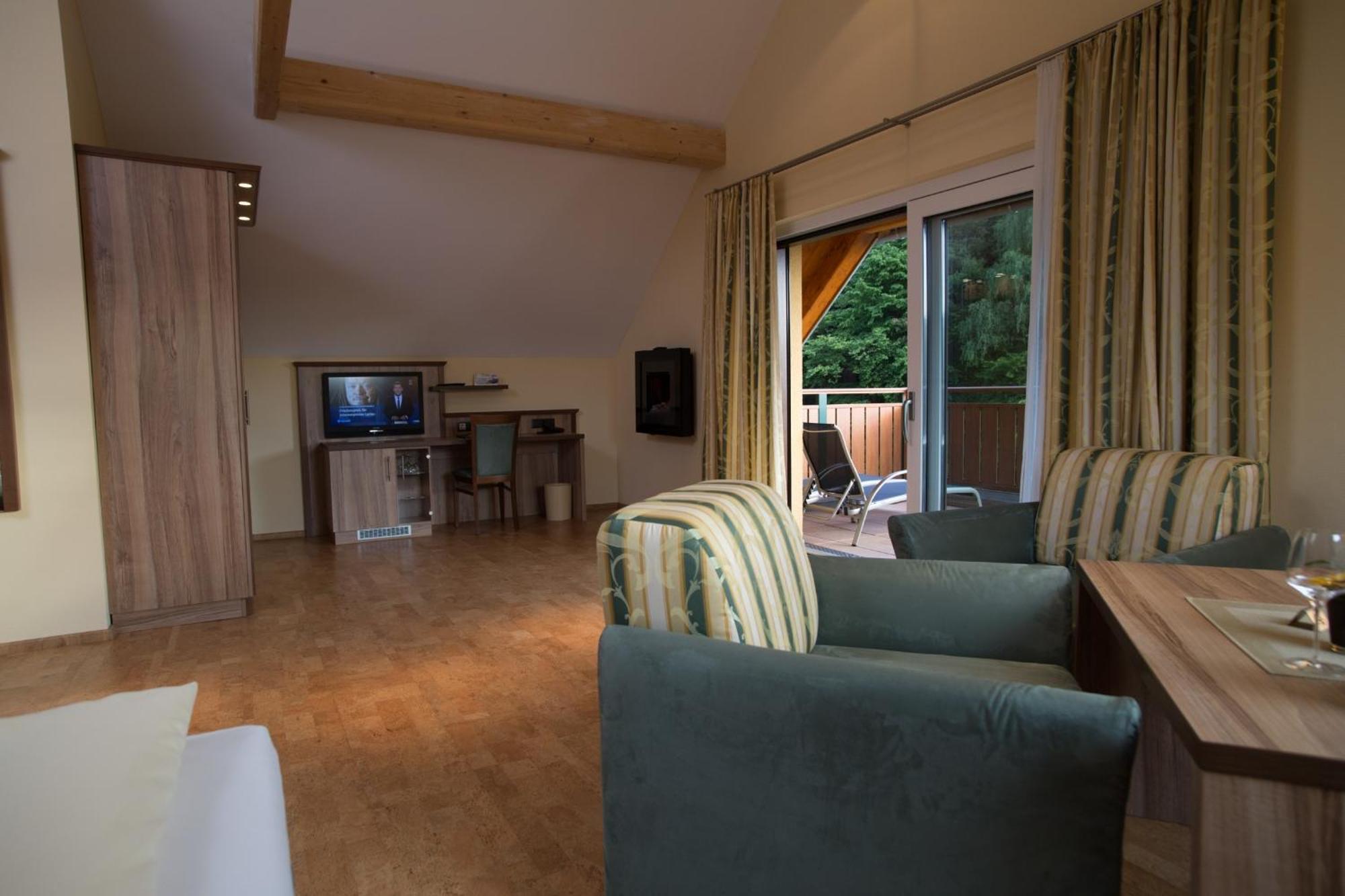 Wald-Hotel Heppe Dammbach Rum bild