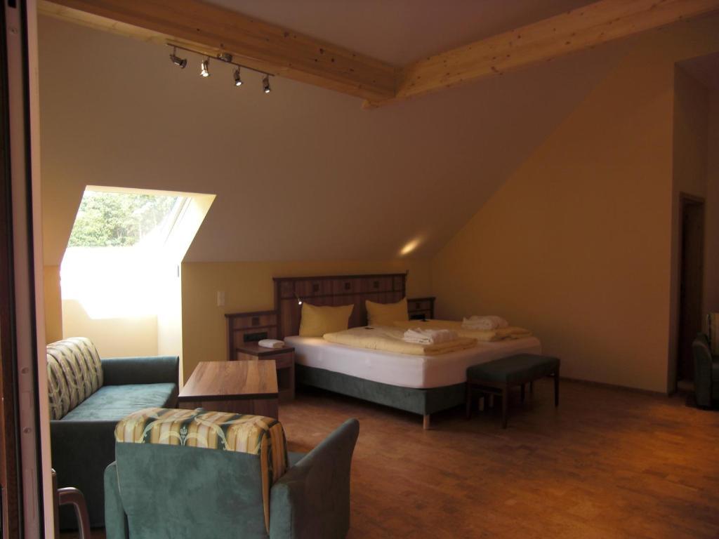 Wald-Hotel Heppe Dammbach Rum bild