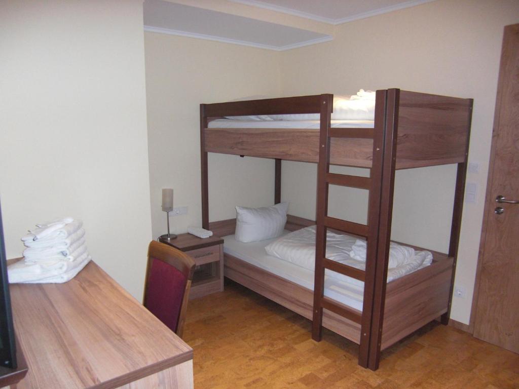 Wald-Hotel Heppe Dammbach Rum bild