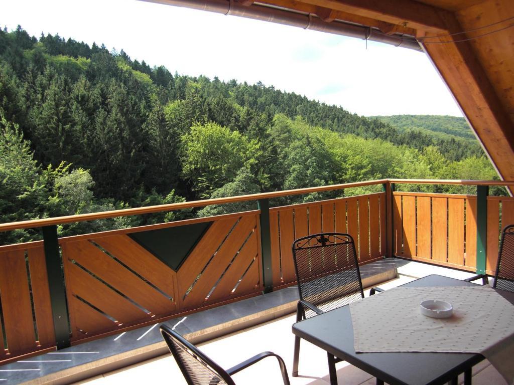 Wald-Hotel Heppe Dammbach Rum bild
