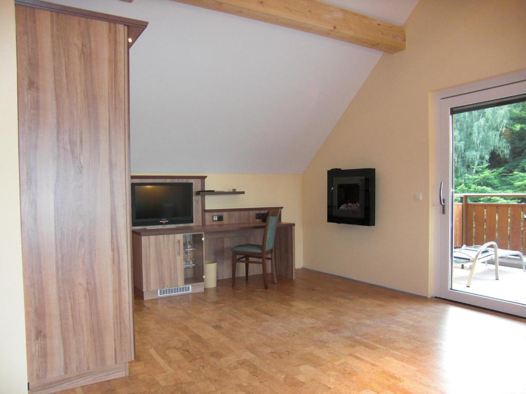 Wald-Hotel Heppe Dammbach Rum bild