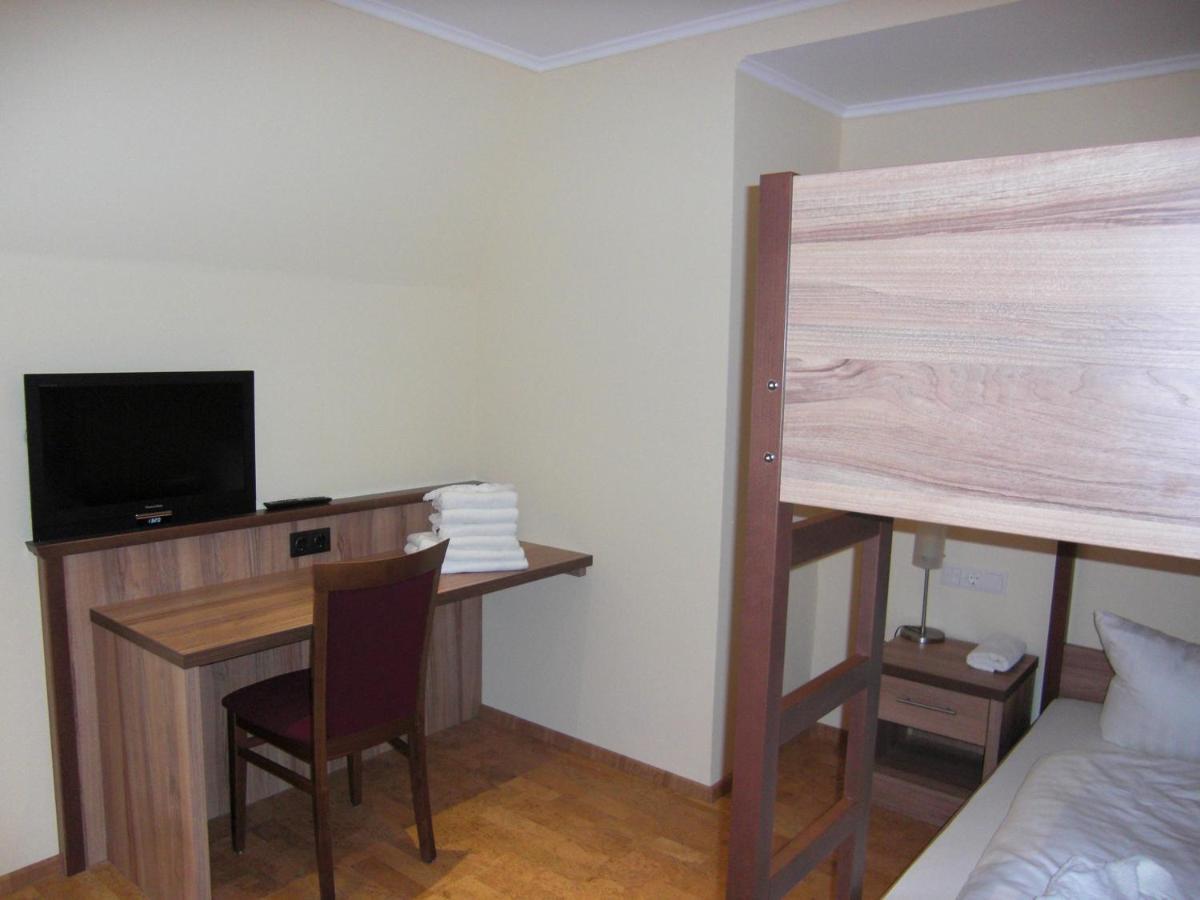 Wald-Hotel Heppe Dammbach Rum bild